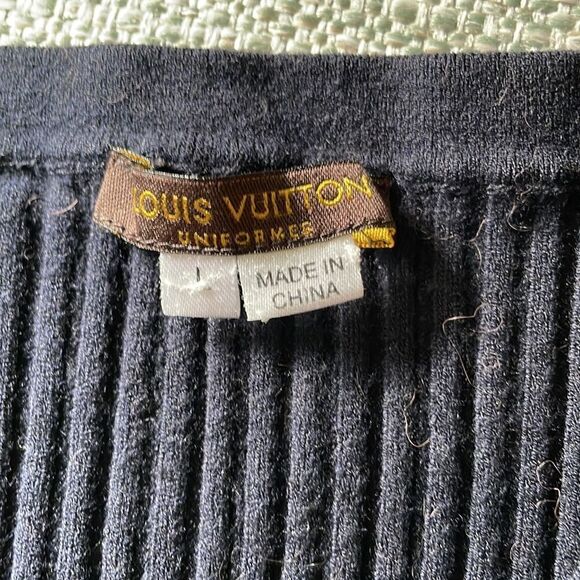 Louis Vuitton Uniformes Sweater Tee - Size Large - Picture 4 of 5